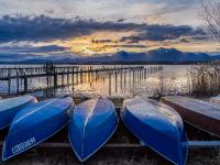 Sonnenaufgangsstimmung am Chiemsee beim "Fischer am See" in Prien-Harras